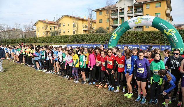 Cross per tutti gruppo giovani alla partenza - foto Fidal/Roberto Mandelli