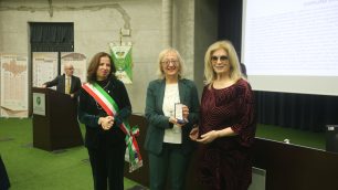 Giorno della Memoria 2025: Medaglia d’onore a Zeffiro Zanicchi di Lesmo, ritira la figlia Iva Zanicchi – foto Fabrizio Radaelli