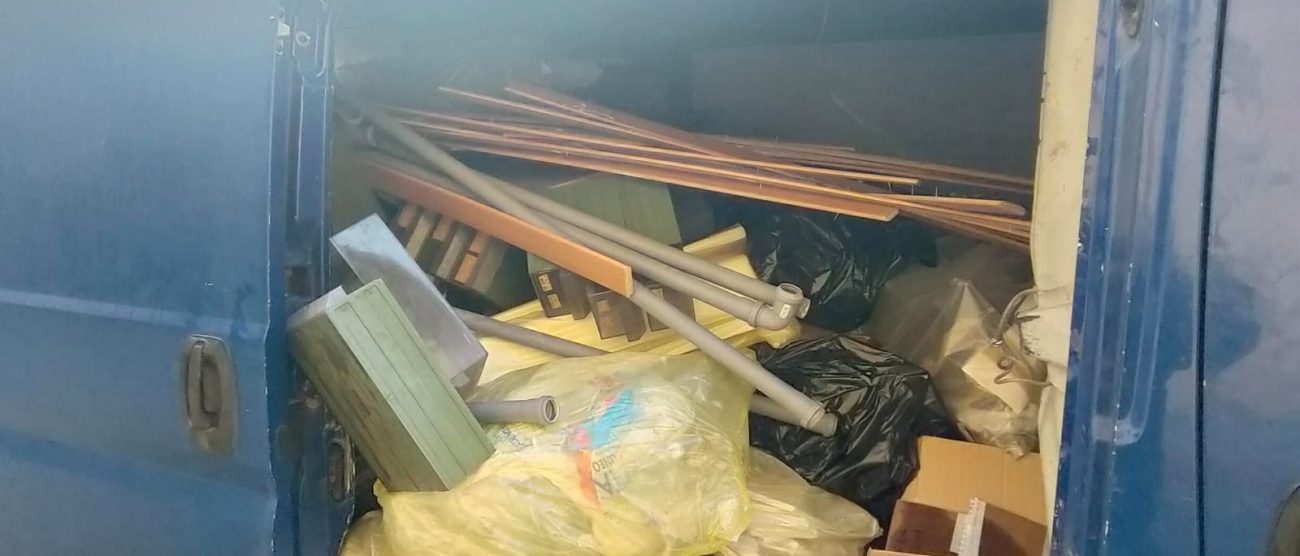 Polizia locale Monza furgone rifiuti