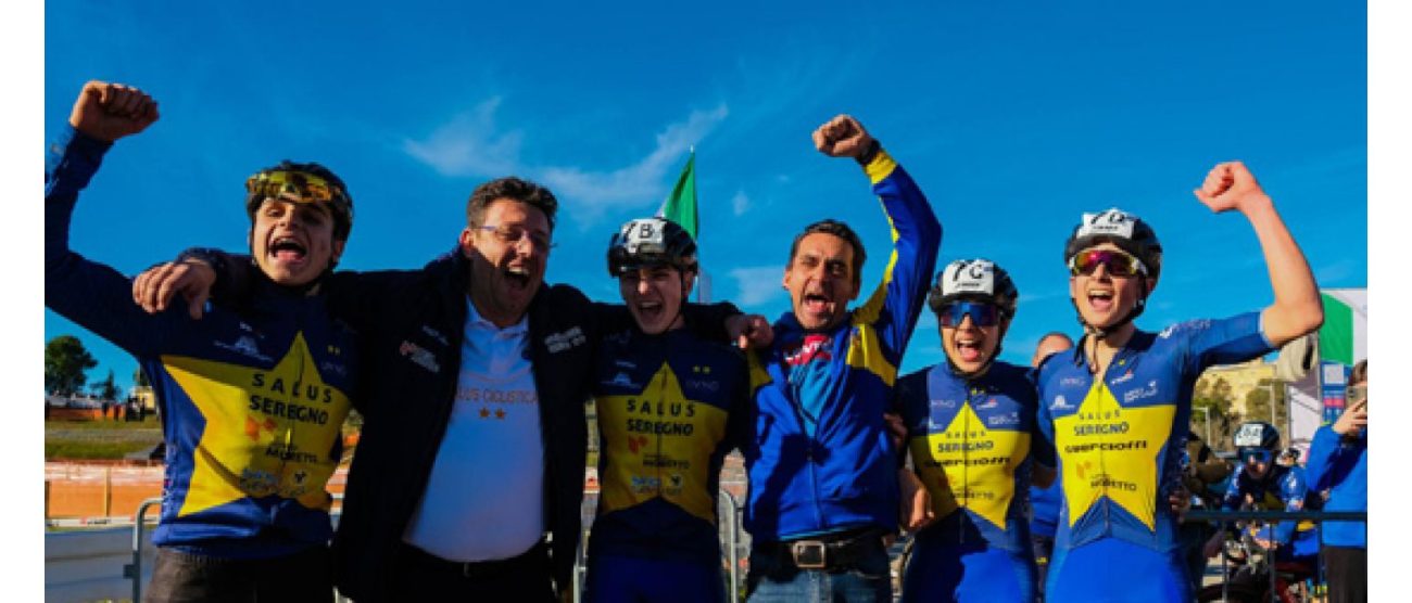 Seregno Ciclocross Il presidente Moretto e i corridori della Salus 2025