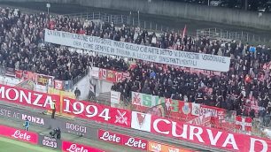 Stadio Monza striscione tifosi - foto Marturano