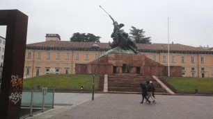 Monza piazza Trento Trieste monumento ai Caduti - foto Radaelli