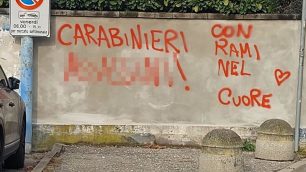 Brugherio scritta contro i carabinieri a San Damiano