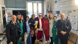 Befana Polizia penitenziaria feste regali Pediatria ospedale Desio