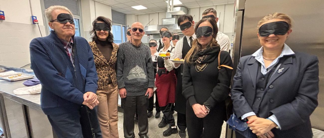 Monza Scuola Borsa Merenda al buio