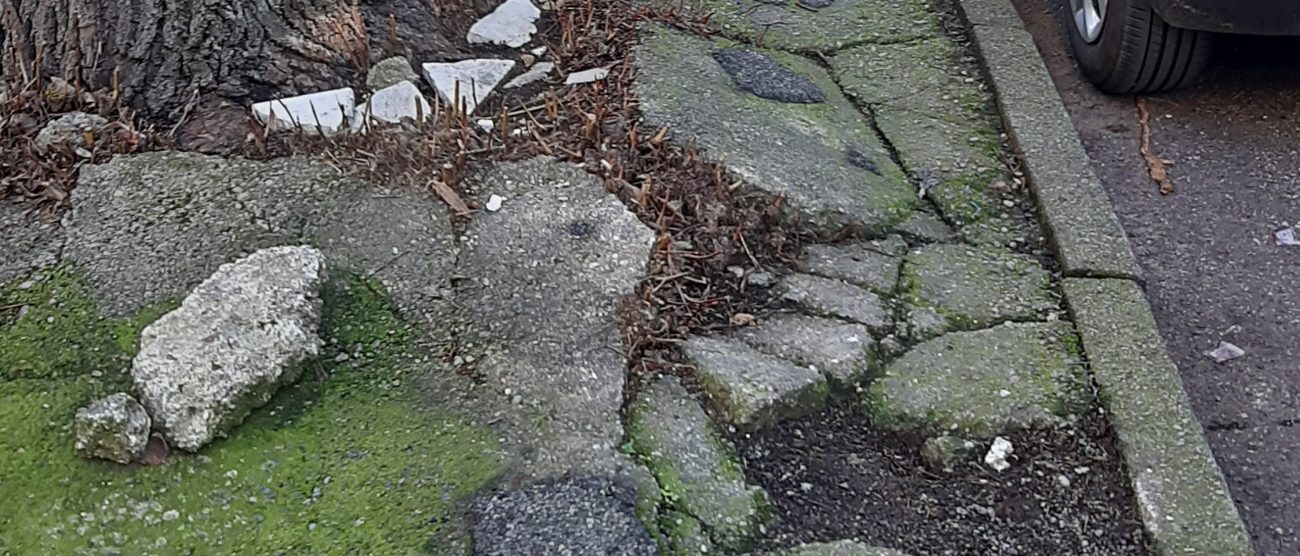 Un marciapiede di San Fruttuoso a Monza