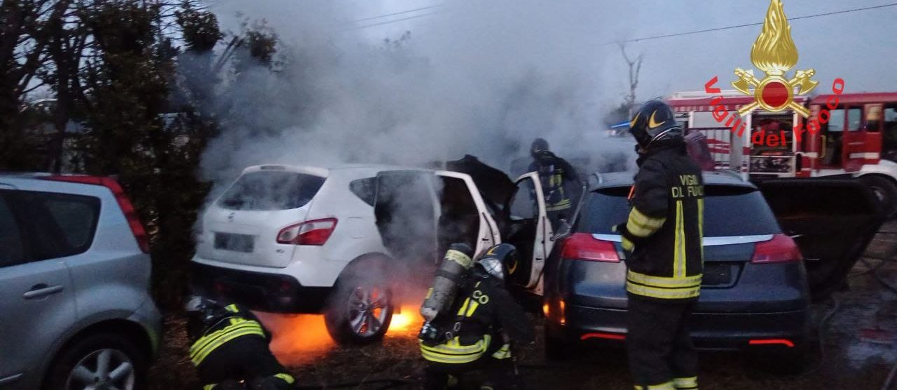 Cesano Maderno auto a fuoco