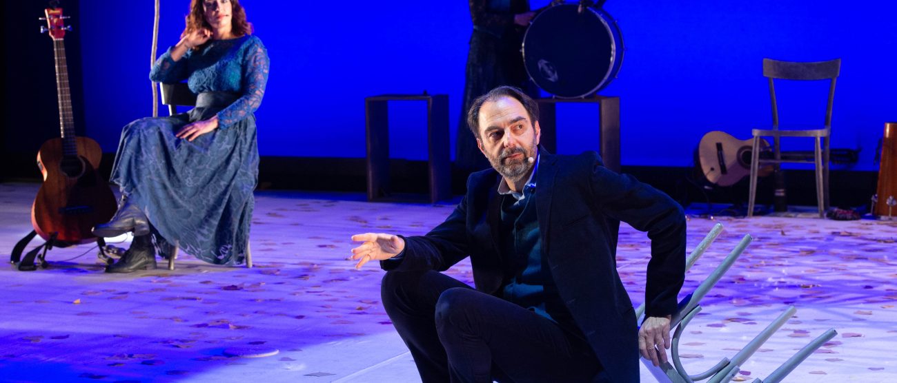 Neri Marcorè in "La buona novella"