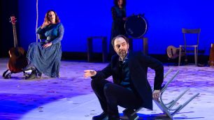 Neri Marcorè in "La buona novella"