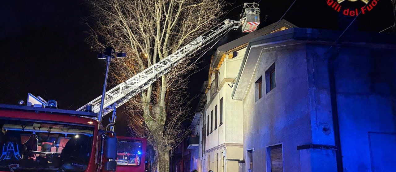 Incendio tetto Seveso