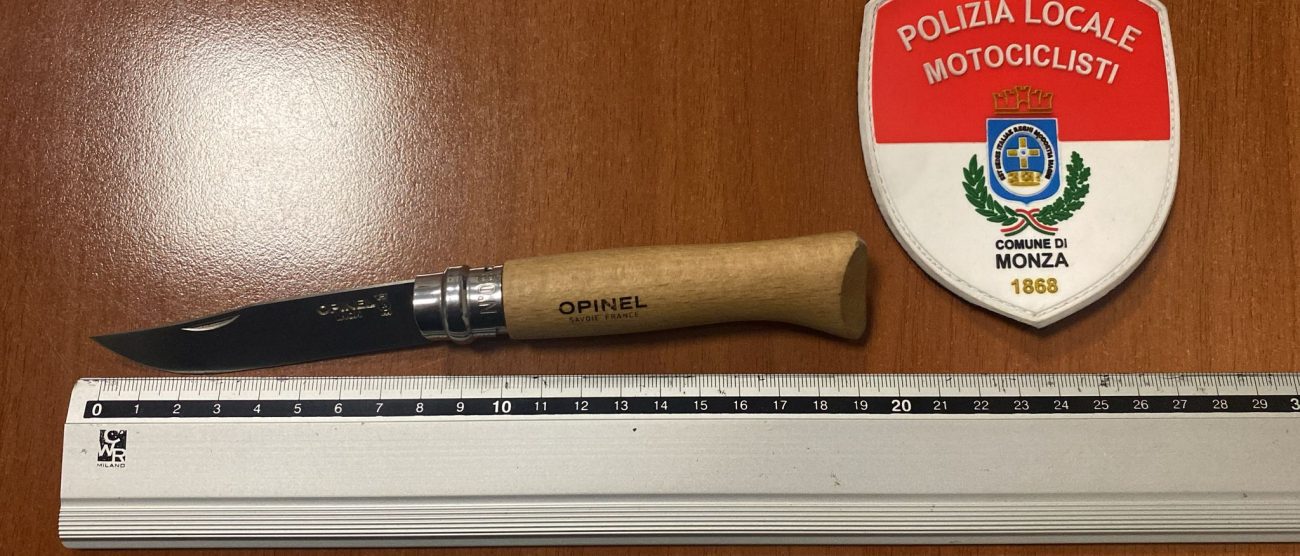 Monza polizia locale coltello a serramanico