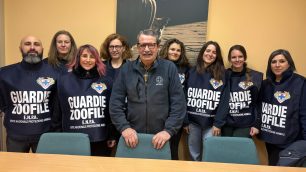 Il nucleo guardie zoofile con il presidente Enpa Giorgio Riva