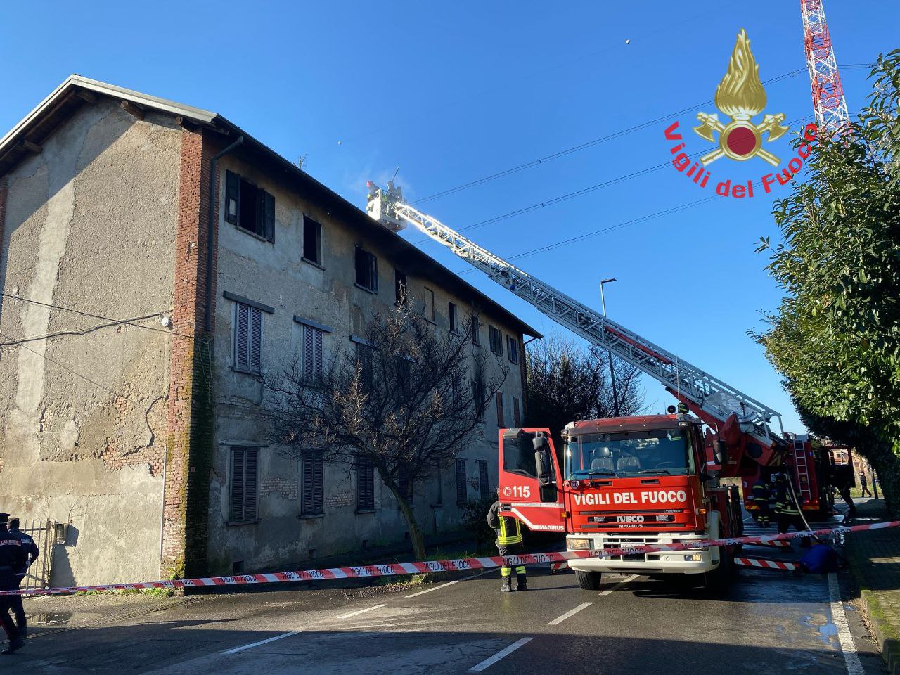 Muggiò, incendio al terzo piano di una vecchia cascina - Il Cittadino di  Monza e Brianza