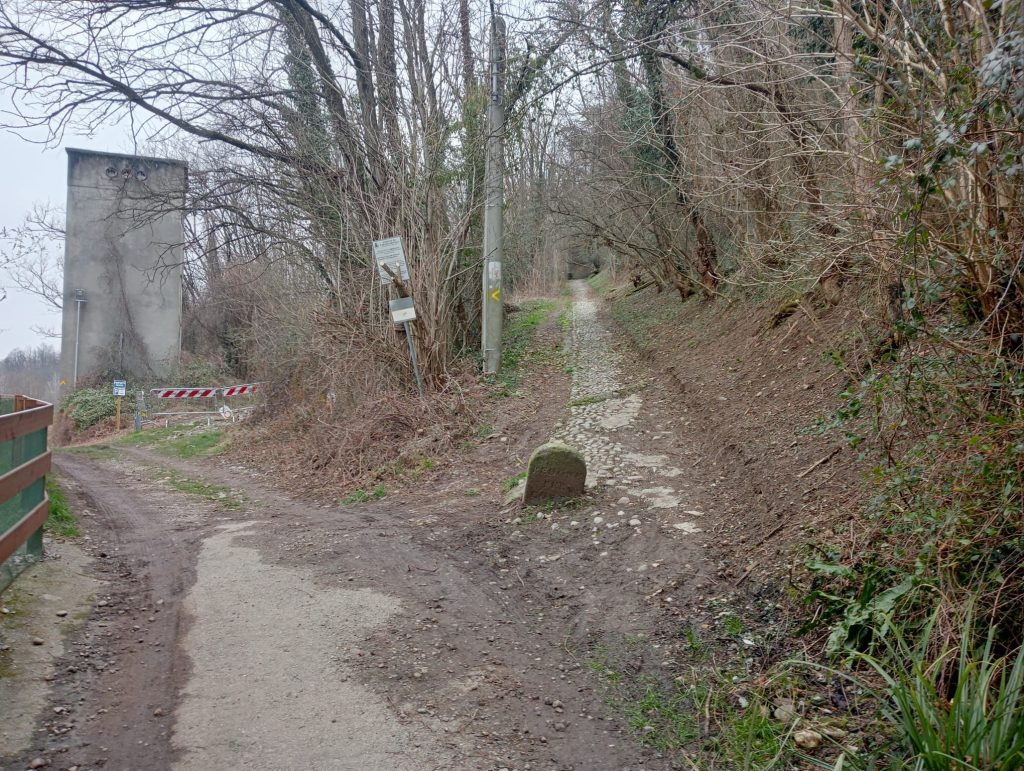 Carate Brianza via per Costa grotte Realdino