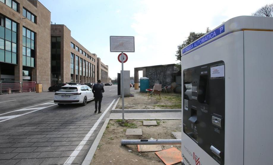 Monza parcheggi area piazza Cambiaghi