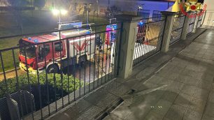 I mezzi dei vigili del fuoco sul posto a Monza