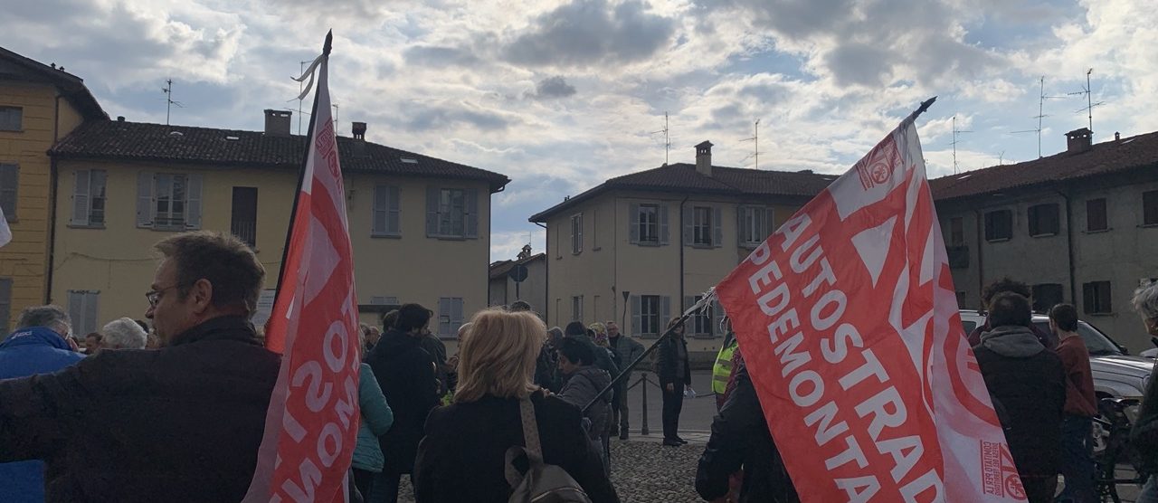 Arcore Bernate camminata Pedemontana raduno bandiere