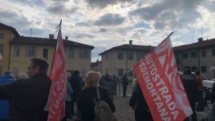 Arcore Bernate camminata Pedemontana raduno bandiere