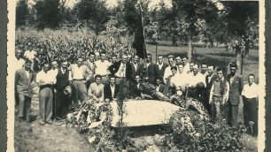 Arcoresi al monumento ai martiri di Fossoli