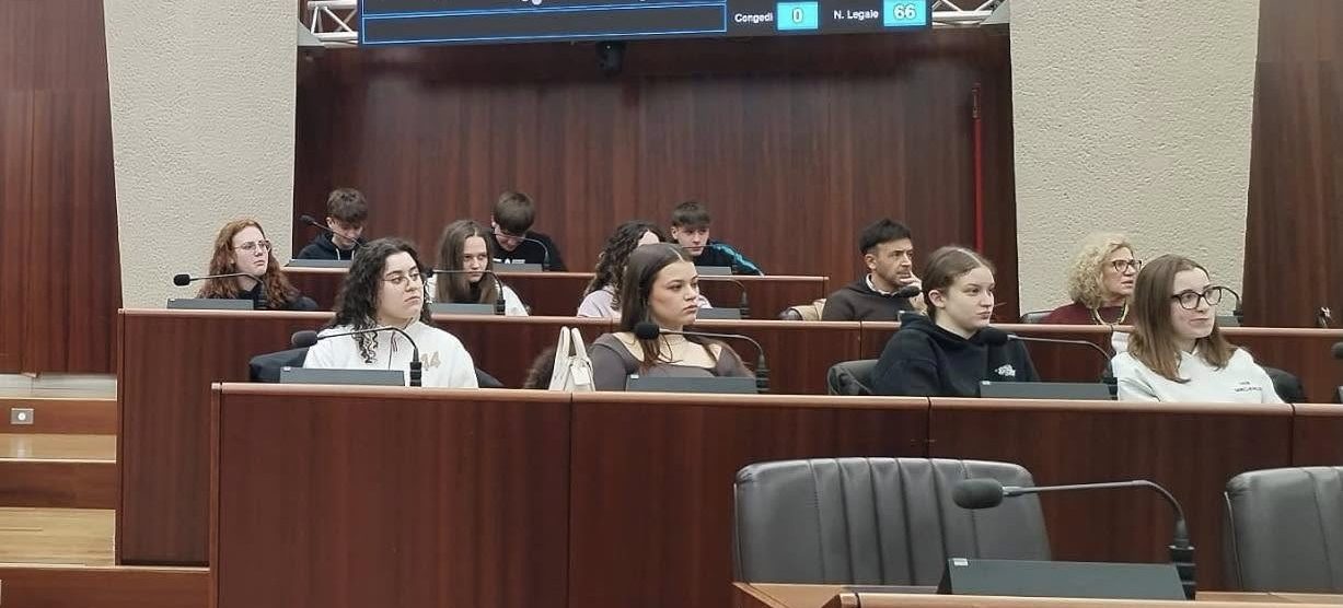 Trentatré studenti del Gandhi hanno visitato la sede della Regione