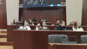 Trentatré studenti del Gandhi hanno visitato la sede della Regione