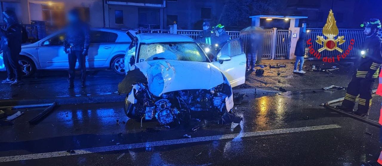Cornate d'Adda incidente auto - foto Vigili del fuoco