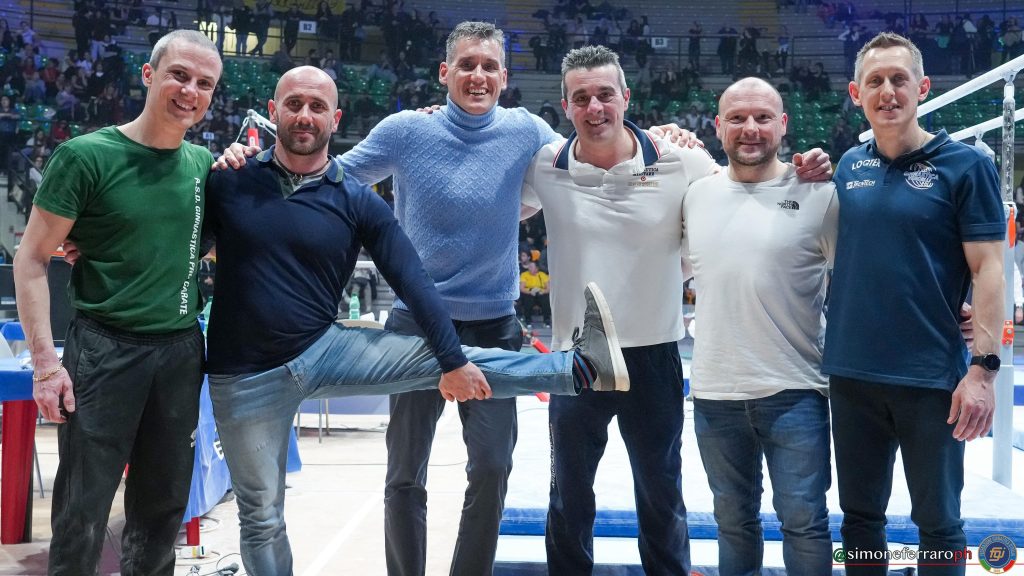 Revival dei ginnasti ex Azzurri: da sinistra Ottavi, Morandi, Cassina, Busnari, Angioletti, Pozzo 