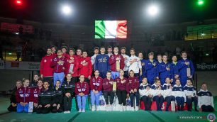 Campionati italiani di ginnastica a Desio, al centro in alto squadra Pro Carate