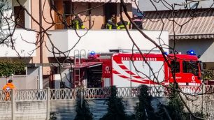 Giussano incendio balcone vigili del fuoco
