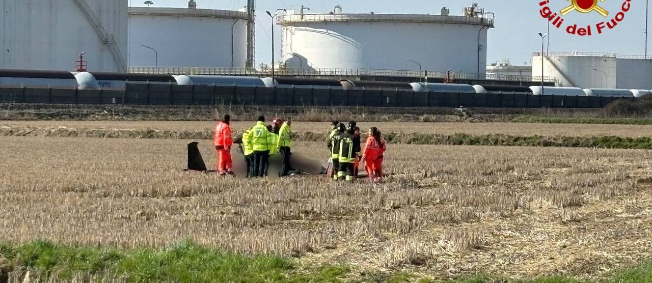 Incidente velivolo precipato San Nazzaro de Burgondi - foto Vigili del fuoco