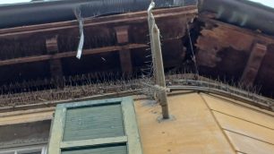 A Lesmo caduti al suolo cornicione, parte del tetto e delle tegole di un edificio privato. L'area è stata messa in sicurezza