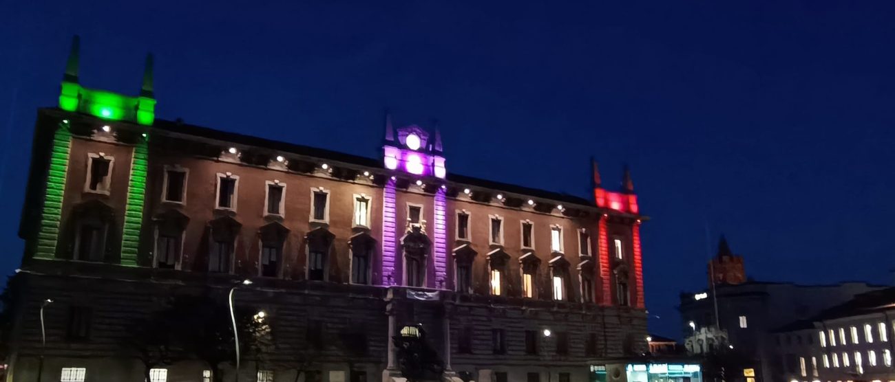 Monza illuminata municipio