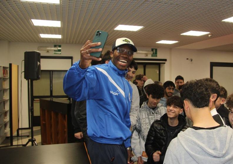 Carate Brianza Gilbert Nana incontro scuola