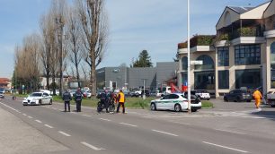 Grance incidente tra un'auto ed una moto in via Macallé a Seregno