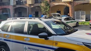 La protezione civile in via Sciesa a Monza per l'evacuazione