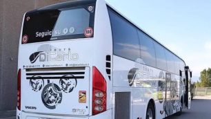Un bus della Di Carlo Tours dal sito https://www.dicarlotours.it/