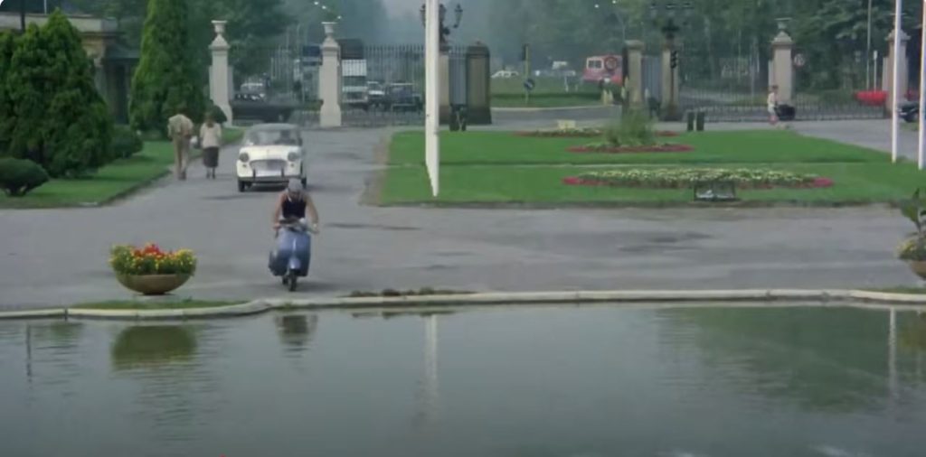 Adriano Celentano alla Villa reale in "Mani di velluto"