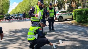Monza incidente ciclista investito Villa Reale i rilievi della polizia locale - foto Comune di Monza