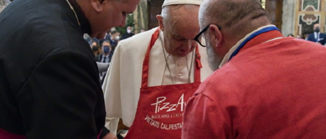 Monza PizzAut Papa Francesco con Nico Acampora e il desiano don Luca Raimondi