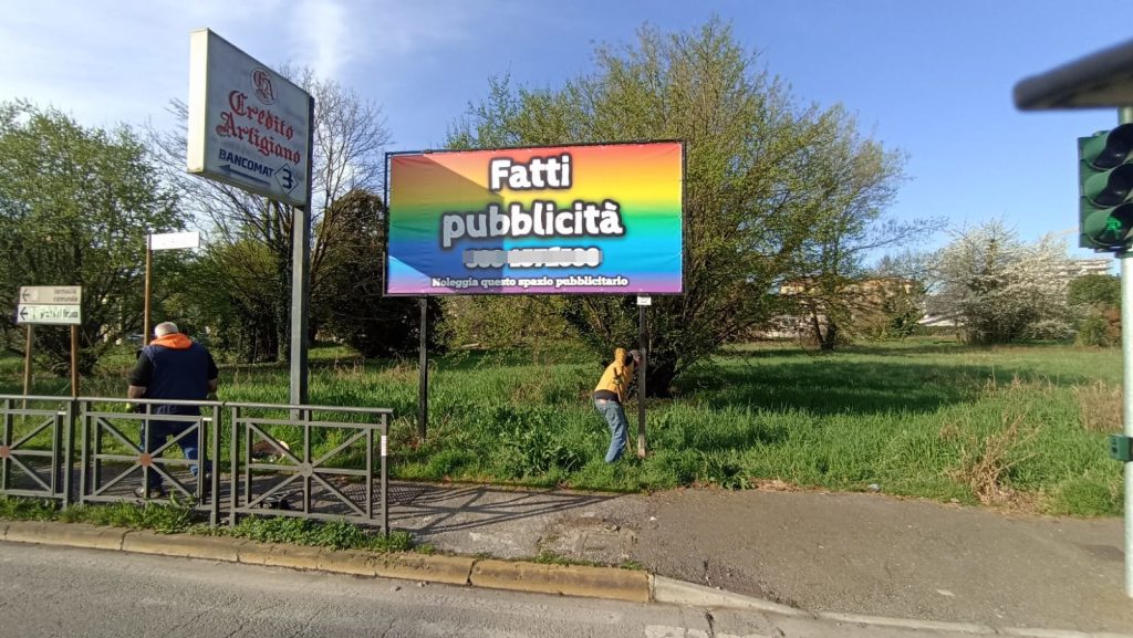 Cartelloni pubblicitari abusivi a Monza