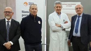 Irccs San Gerardo Monza Donazione microscopio Cancro Primo Aiuto