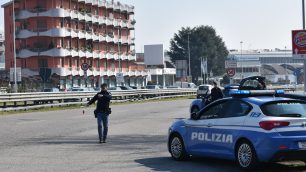 Monza operatore di Polizia picchiato. Uomo finisce agli arresti