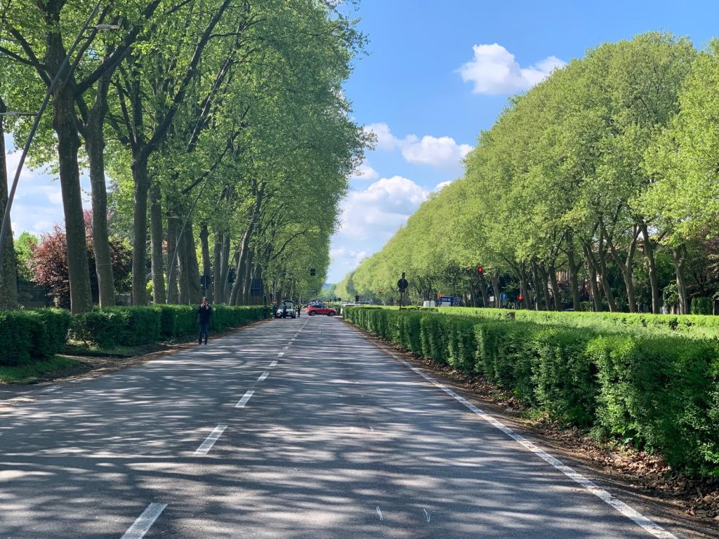 Monza incidente ciclista investito Villa Reale vialone Battisti chiuso