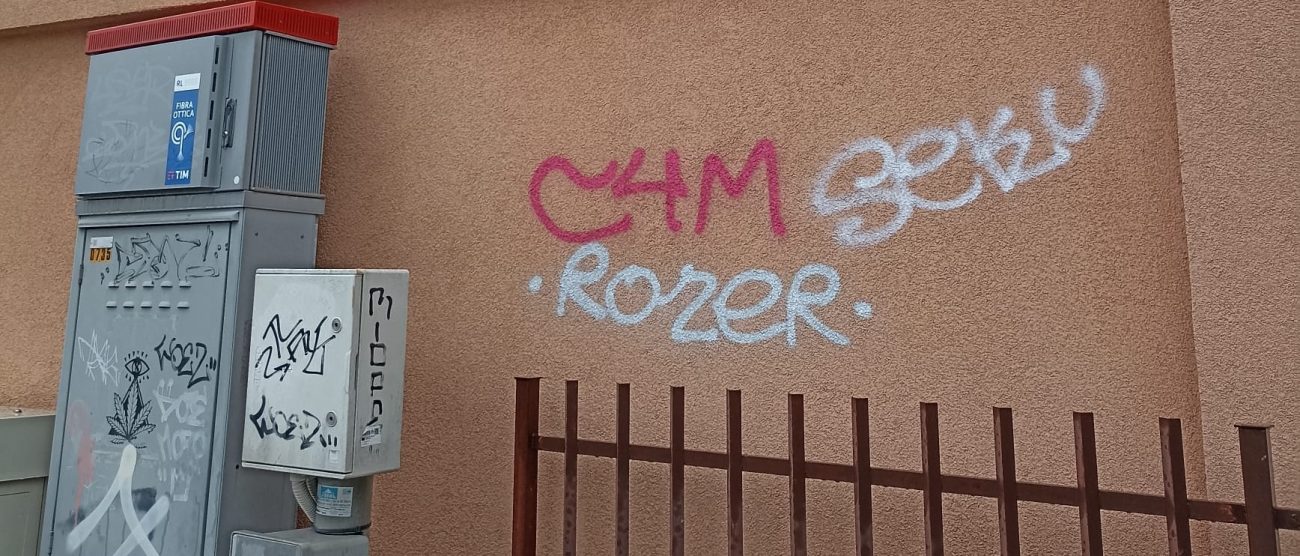 I graffiti comparsi a San Giuseppe a Brugherio