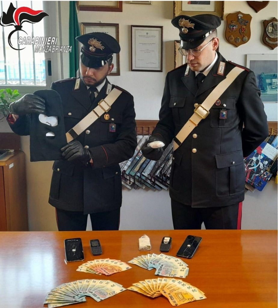 Carabinieri Lazzate
