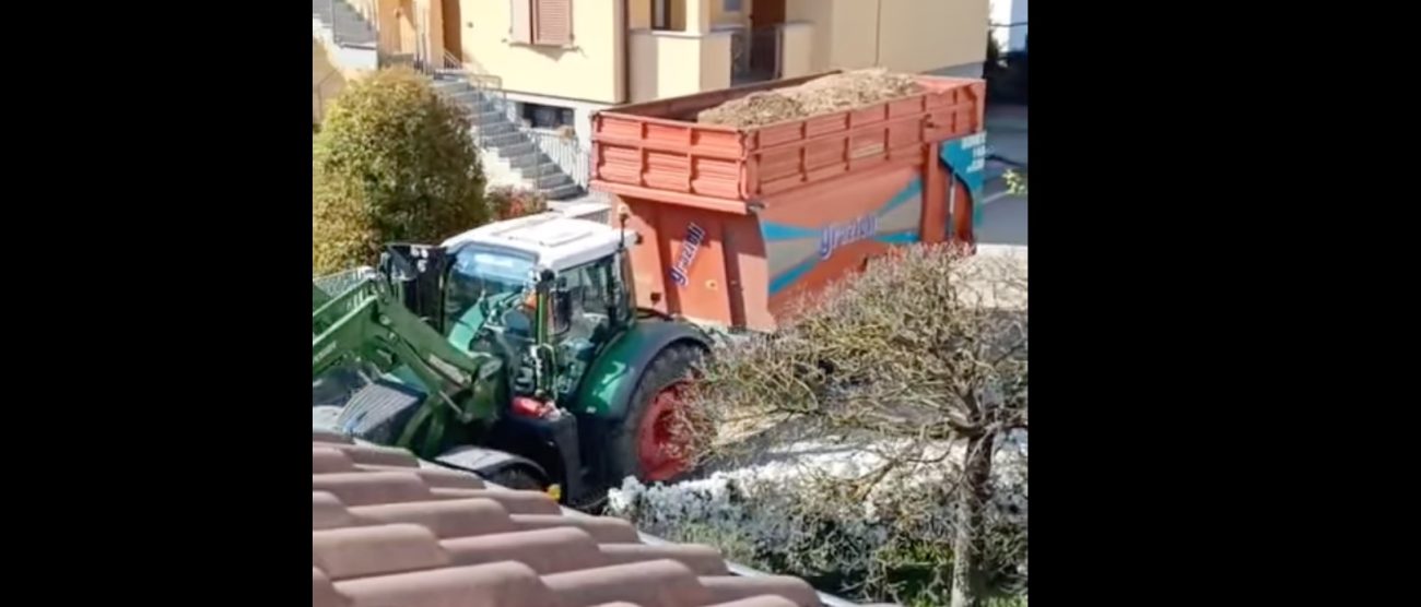 Arcore trattori via Del Roccolo Pedemontana - foto da Facebook