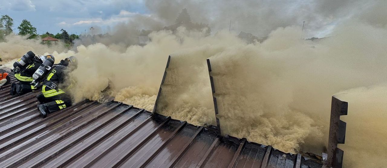 L'intervento dei vigili del fuoco a Giussano