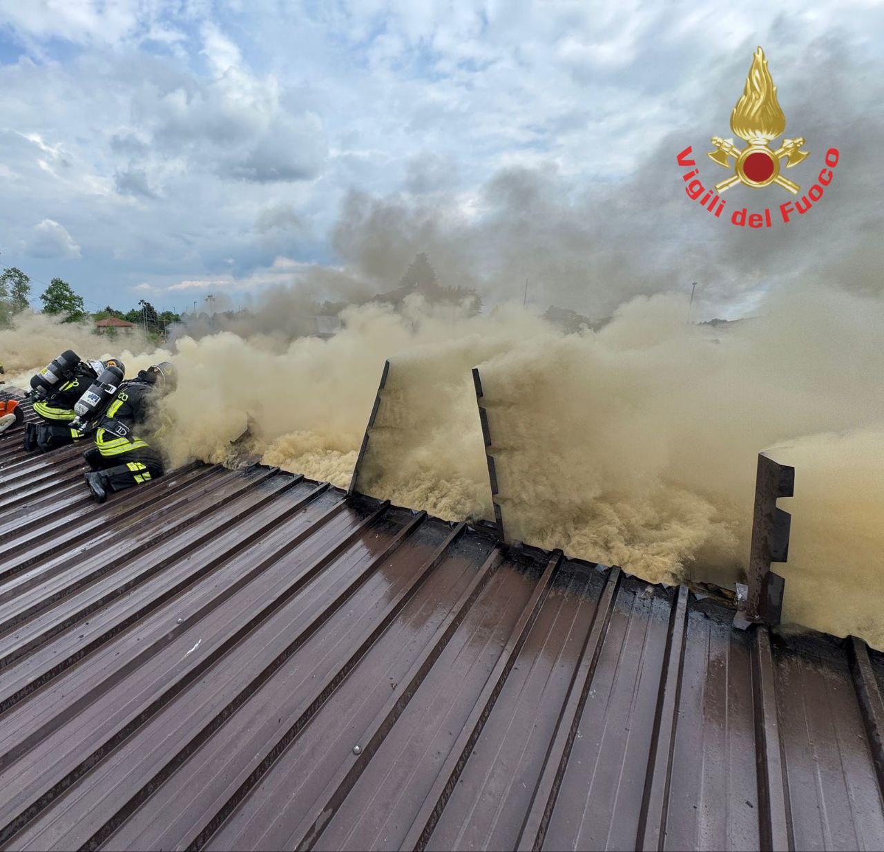 L'intervento dei vigili del fuoco a Giussano