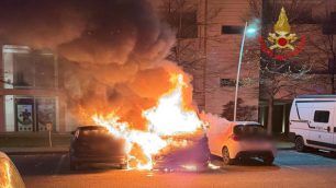 Incendio auto in via Cappuccina a Lissone