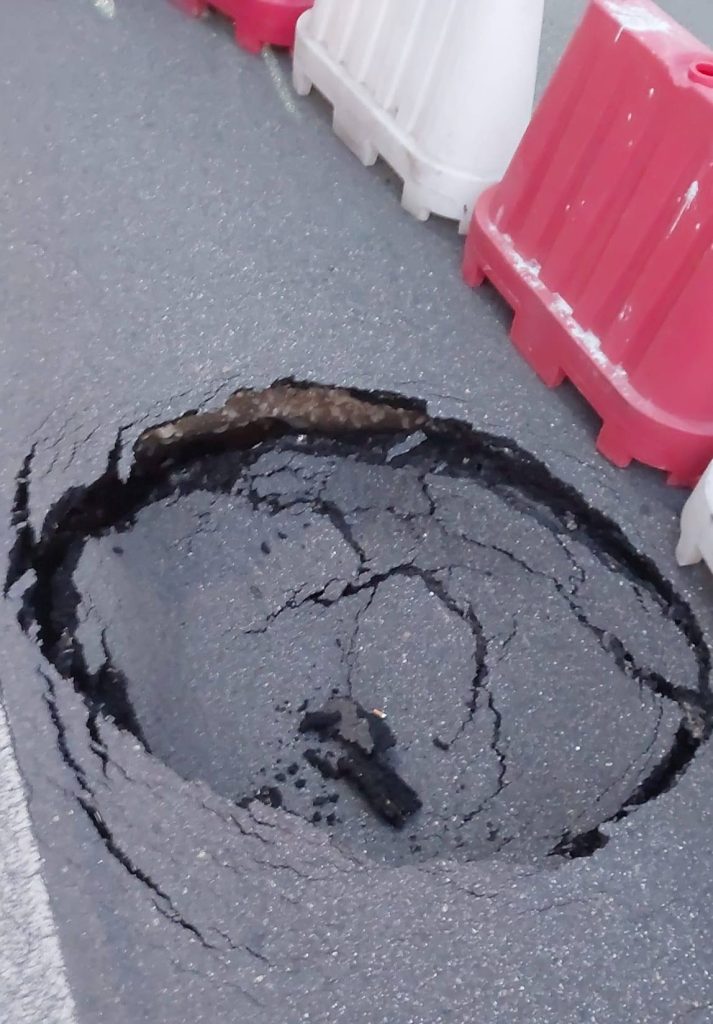 Albiate cedimento stradale su provinciale Albiate-Seregno